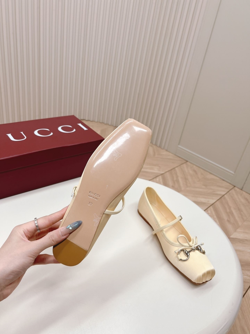 Gucci Flat Shoes